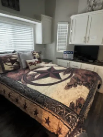 PEACEFUL, QUITE, COMFORTABLE UNIQUE GET AWAY FROM THE HEAT!!!