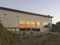 Magical Beach Kiwi Bach Hotels in Waitārere