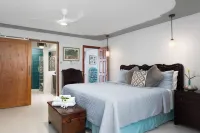 3bdr Stunning Ocean Front Condo, Beach Access, Pool, Solar Hotel a 