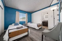 Children's Play Area Vacation House & 2 car Garage فنادق في لونغ بيتش