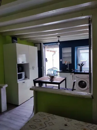 Studio in the heart of Sologne Отели в г. Роморантен-Лантене