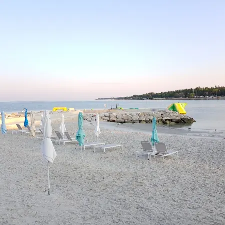 Beautiful spacious apartment (No. 3) with 2 bedrooms 300m from the beach