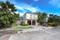 PRIVATE VILLA JACUZZI/POOL/BEACH NEAR: FOR FAMILY OR GROUP/ FREE WELCOME DRINK