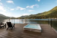 Enjoy breathtaking views, no stairs, a big dock, fire pits and fast wifi!