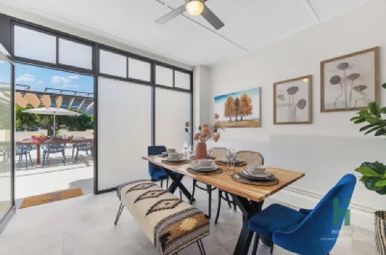 Blue Moon Redfern Vintage House Hotels near Waterloo Park