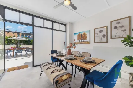 Blue Moon Redfern Vintage House Отели рядом с достопримечательностью «Парк Ватерлоо»