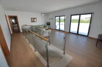 House with 9 bedrooms,9 bathrooms,11 AC,wi-fi,pool and fitness Hotels in Silves