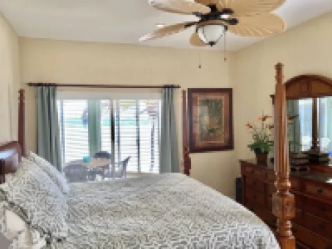 "Cayman Breeze" - 2Br Oceanfront Condo w/ Quiet Setting Near Rum Point