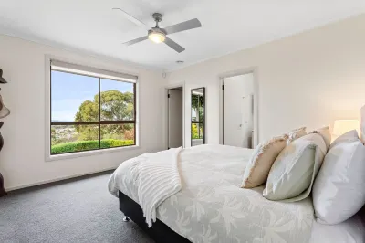 Valley View Home - Bay Views, Wood-fired Pizza Oven, Fire Pit, Kids Playset