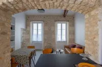 Small renovated house with terrace in the heart of St Pierre d'Oléron Hotel a Saint-Pierre-d'Oleron