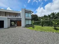 Brand New, 4 Bdr, Modern Casablanca!