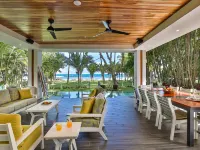 Beachfront Modern Luxe Villa Steps from the Sand! Hotel a Esterillos Este