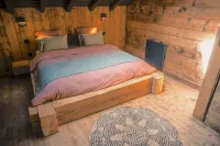 Magnificent chalet on a green island. 2 ponds, private sauna and jacuzzi