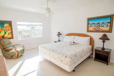 5 minutes walk to famous Grace Bay beach! 2 bedroom town home.