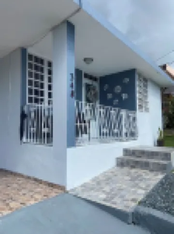 Cozy Home w/ private parking- 10 min to beach