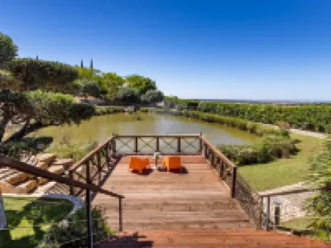 Stunning 3 bedroom en-suite house in farm with pool Hotels in Estoi