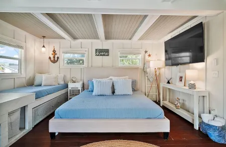 The Downtowner Cottage downtown Mt. Dora Location! Location! Location!