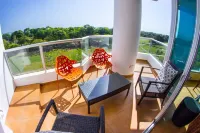 Pacific Ocean & Mountain Views  2 Bed/2BathCountry Club