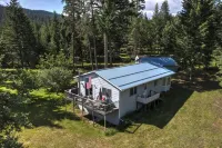 Clear Creek Blue Cabin w/ lake access & 9 acres!