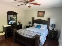 Spacious Modern Style Complex Hotels near Walmart