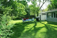 CHEERFUL 3 BEDROOM HOME WITH HUGE BACKYARD Hotels near Target