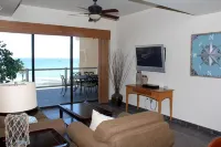 Beautiful Ocean Front, 2 Bedroom + Bonus Room - NEW LOWER RATES & DISCOUNTS