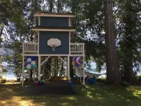 "The Guest House" on beautiful Sproat Lake!