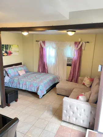 Convenient and clean studio near the beach and Newport. Отели рядом с достопримечательностью «Терд Бич»