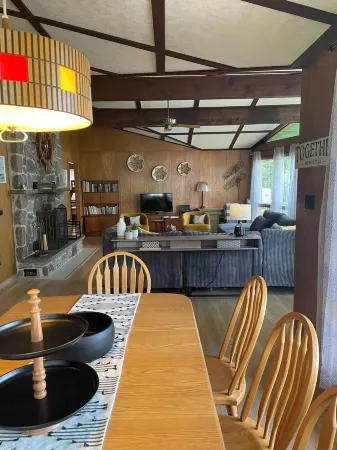 Panorama Lakefront Cottage