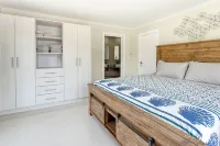 Peaceful Palm Beach Villa - For Families & Friends