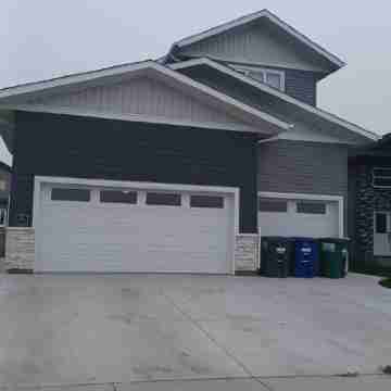 Eclectic Palace : Cozy 2 Bedroom basement Suite Hotel Exterior