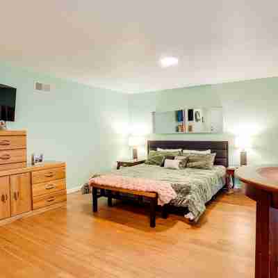 Soothing Studio w/ Lush Views: 2 Mi to Beach! Rooms