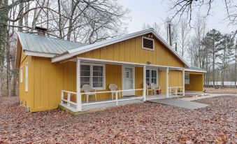 Deck & 2-acre Yard: Quiet Getaway in Crandall!