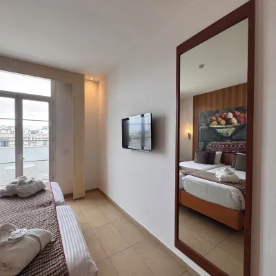 Hotel Carlton Hotels in 