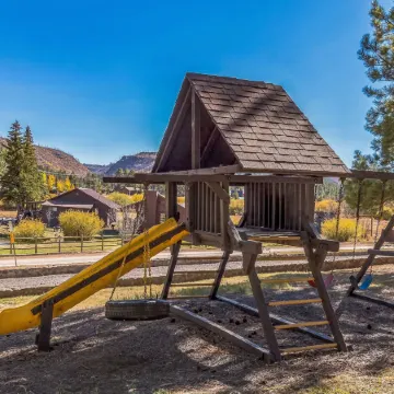 Cozy Cabin Retreat With Scenic Views 2 Bedroom Cabin