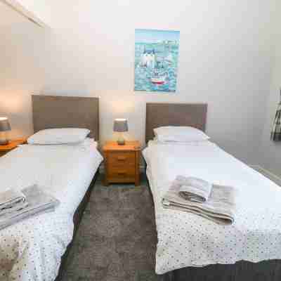 Beach Reach Rooms