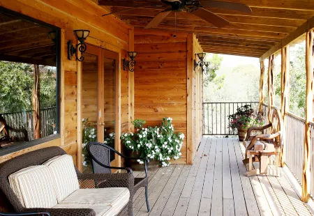 Hideout on the Horseshoe