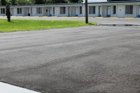 Royal Inn Motel Отели в г. Перри