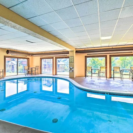 Comfortable Dover Apartment Walk to Mt Snow!