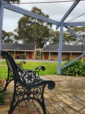 Magdala Motor Lodge & Lakeside Restaurant Отели рядом с достопримечательностью «Парк Сентрал»