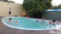 Millers Cottage Motel - Pools