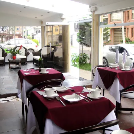 Hotel Boutique Embajada de la Feria Отели рядом с достопримечательностью «Конгресс-центр G12»
