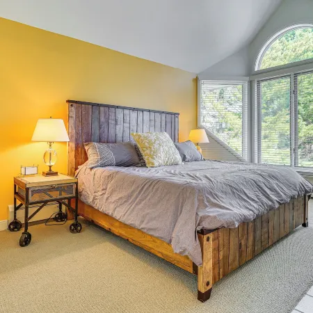 Walk to Ski Lift Spacious Condo in West Dover!