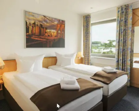 Hotel Near by Hotéis em Laatzen