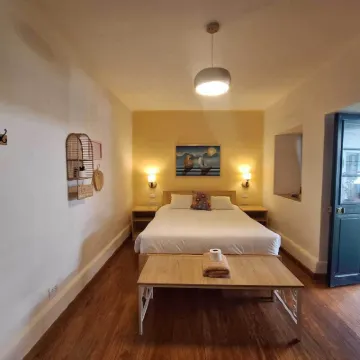 Illa B&B Hoteles cerca de Mercado "San Blas"