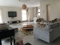 Royal Court Guest House - Homestays