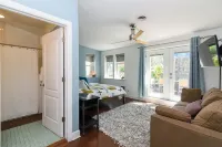 House 5863- Chicago's Premier Bed and Breakfast