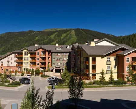 Fireside Lodge #413 by Bear Country Hotels in Sun Peaks
