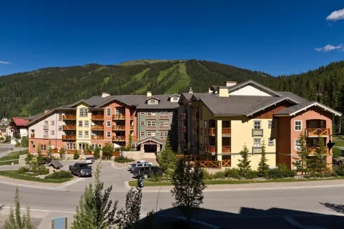 Fireside Lodge #413 by Bear Country Hotels in Sun Peaks