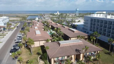 Tiki 1 Bedroom Home by RedAwning Hôtels à proximité de : South Padre Island Birding And Nature Center